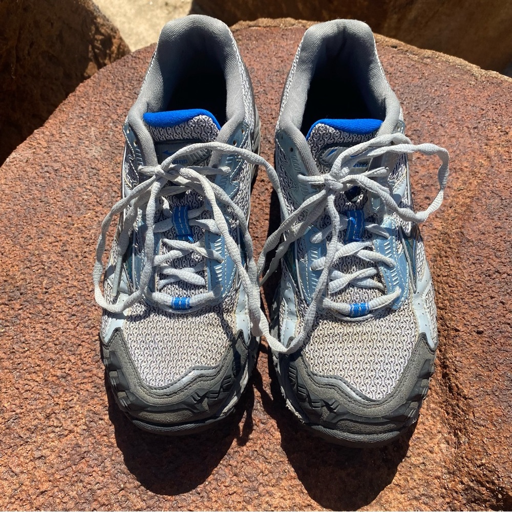 Mizuno women’s Wave Ascend 4 Sz 9.5 running shoe